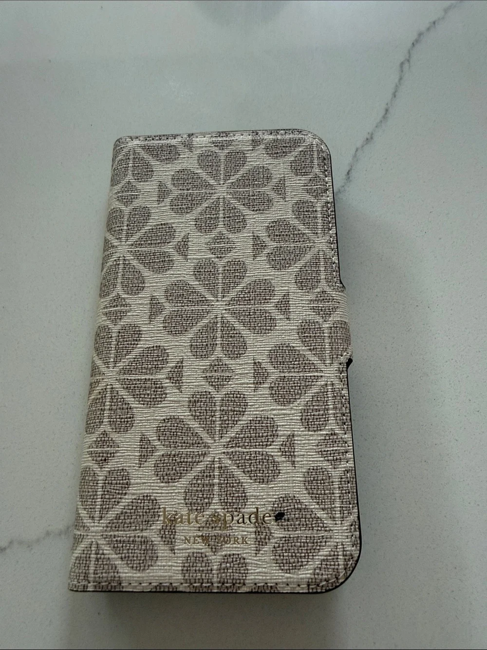 Kate Spade Cream and Gray Floral Folio I Phone 13 Case with magnetic closur. new